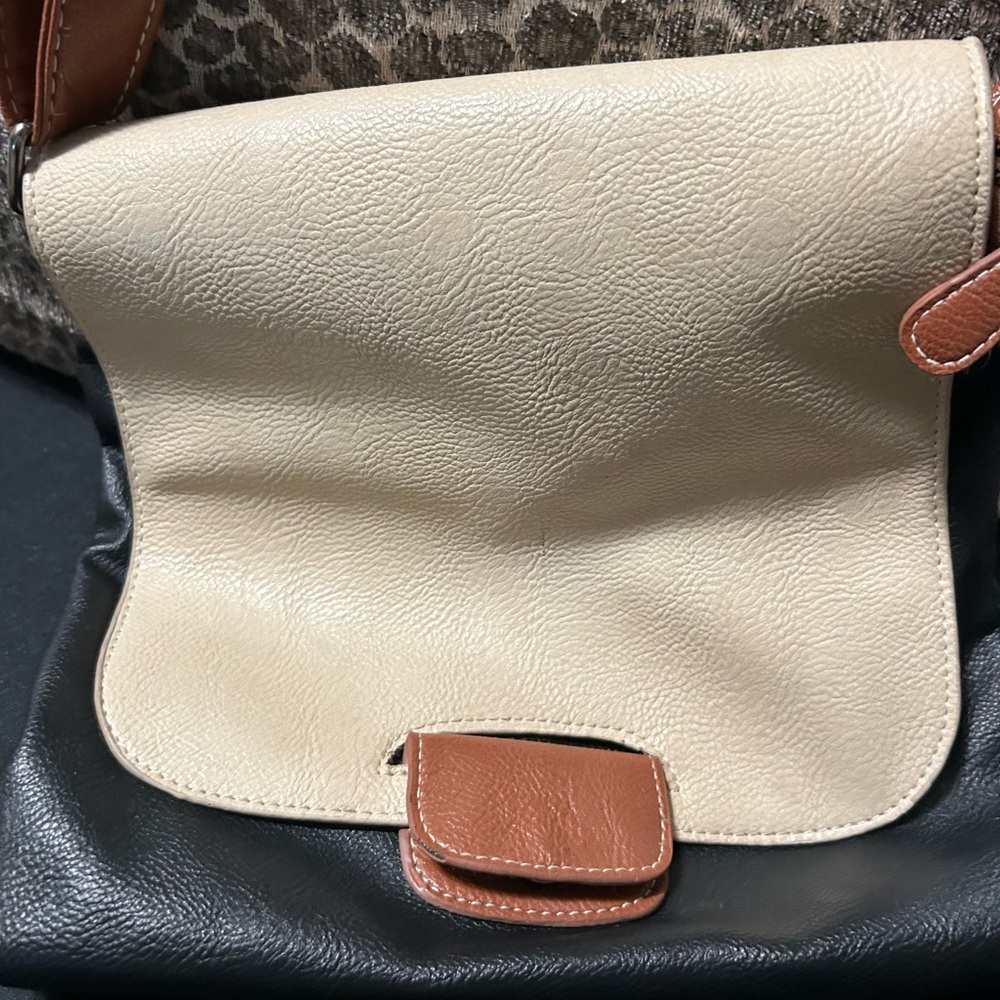 Purse Beautiful! Giovanni Di Rocco Flap front- 2 zipper compartments-light wear